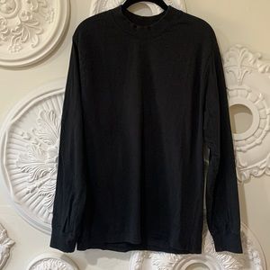 Long sleeve black tee